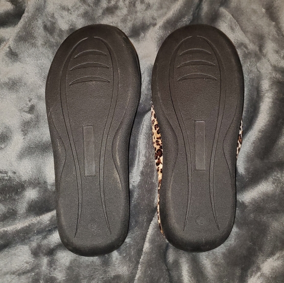Leopard print Memory Foam Slippers - Picture 4 of 5